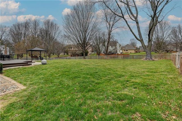 2233 NE Waterfield Lane, Blue Springs, MO 64014