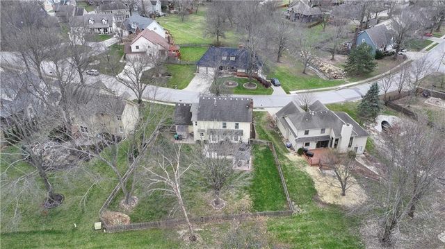 2233 NE Waterfield Lane, Blue Springs, MO 64014