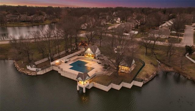 2233 NE Waterfield Lane, Blue Springs, MO 64014