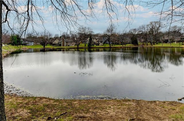 2233 NE Waterfield Lane, Blue Springs, MO 64014