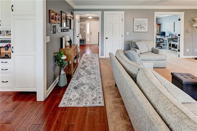 2233 NE Waterfield Lane, Blue Springs, MO 64014