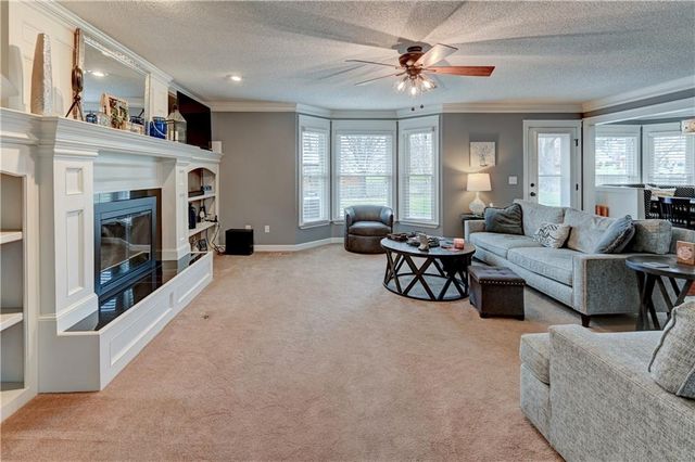 2233 NE Waterfield Lane, Blue Springs, MO 64014