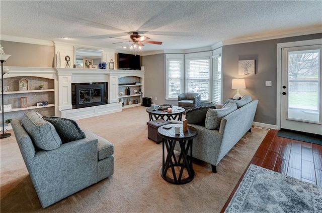 2233 NE Waterfield Lane, Blue Springs, MO 64014