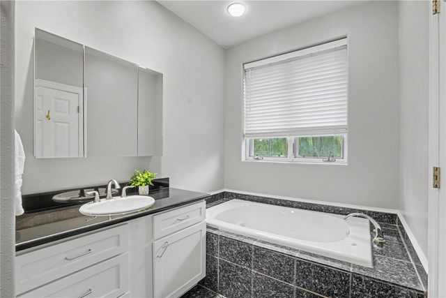 5 E Dovetail Place, Coralville, IA 52241