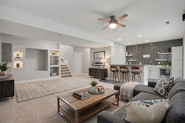 5 E Dovetail Place, Coralville, IA 52241