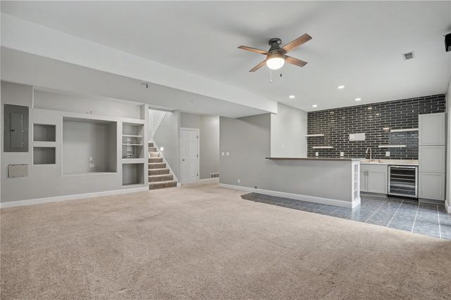 5 E Dovetail Place, Coralville, IA 52241