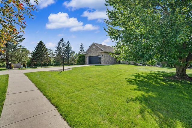 5 E Dovetail Place, Coralville, IA 52241