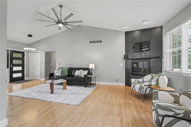 5 E Dovetail Place, Coralville, IA 52241