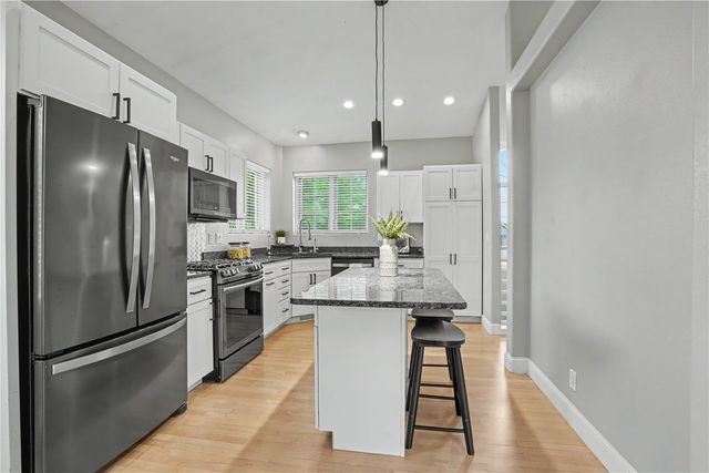 5 E Dovetail Place, Coralville, IA 52241