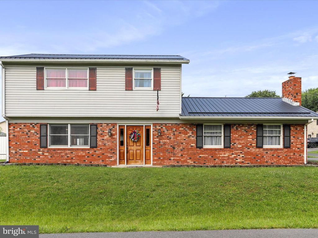 15 NIGHTINGALE ST, Keyser, WV 26726