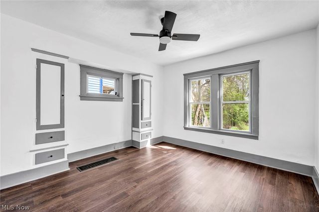 13500 Eaglesmere Avenue, Cleveland, OH 44110