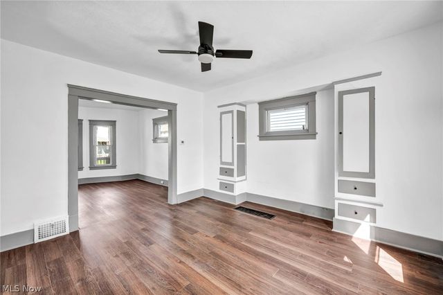 13500 Eaglesmere Avenue, Cleveland, OH 44110