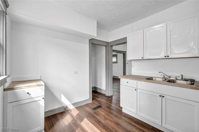 13500 Eaglesmere Avenue, Cleveland, OH 44110