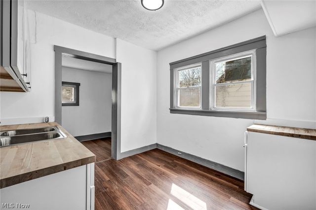 13500 Eaglesmere Avenue, Cleveland, OH 44110