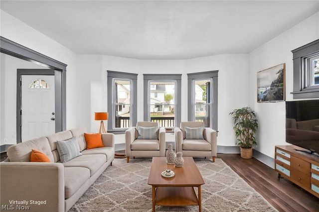 13500 Eaglesmere Avenue, Cleveland, OH 44110