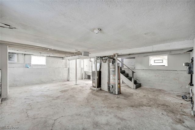 13500 Eaglesmere Avenue, Cleveland, OH 44110