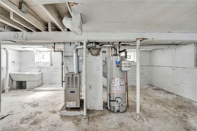 13500 Eaglesmere Avenue, Cleveland, OH 44110