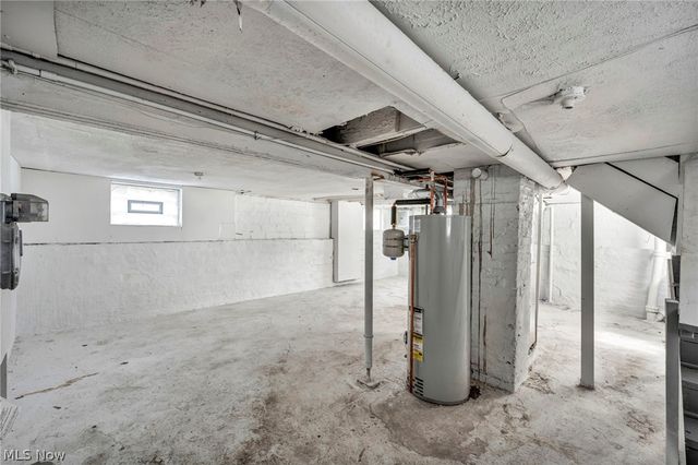 13500 Eaglesmere Avenue, Cleveland, OH 44110