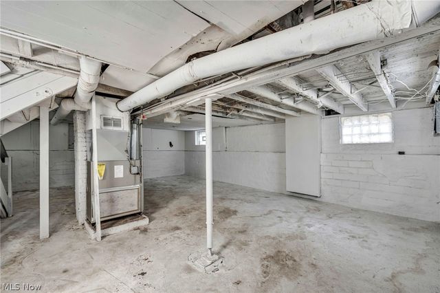 13500 Eaglesmere Avenue, Cleveland, OH 44110