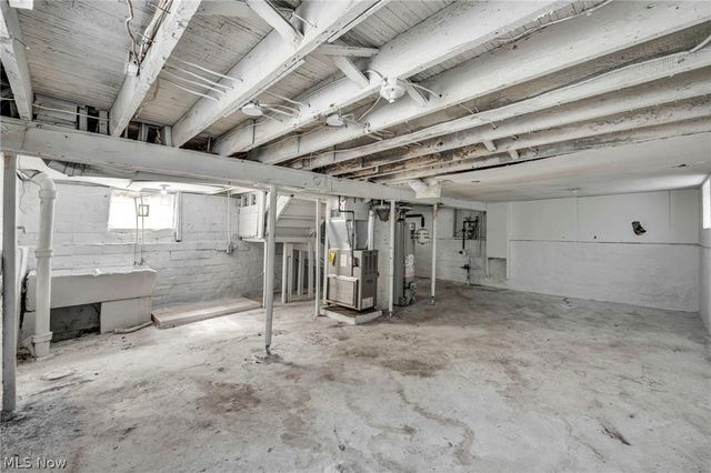 13500 Eaglesmere Avenue, Cleveland, OH 44110