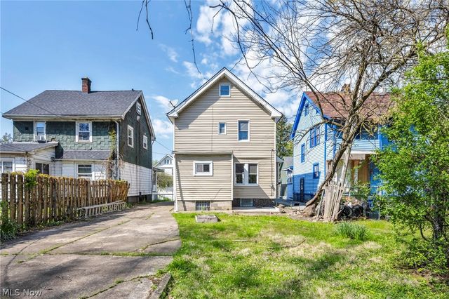 13500 Eaglesmere Avenue, Cleveland, OH 44110