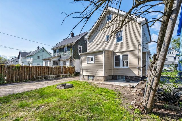 13500 Eaglesmere Avenue, Cleveland, OH 44110