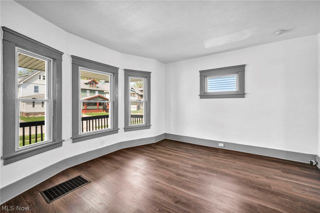 13500 Eaglesmere Avenue, Cleveland, OH 44110