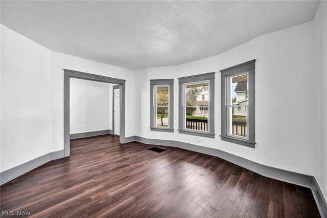 13500 Eaglesmere Avenue, Cleveland, OH 44110