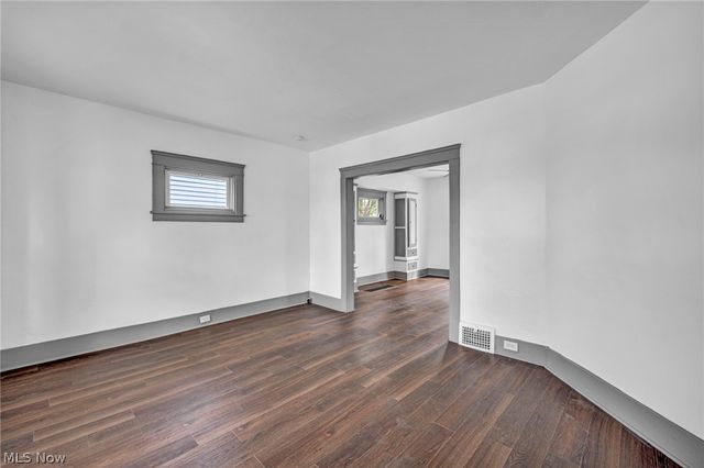 13500 Eaglesmere Avenue, Cleveland, OH 44110