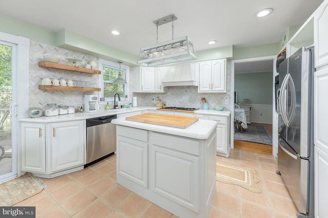791 CARTER HILL DR, West Deptford, NJ 08066