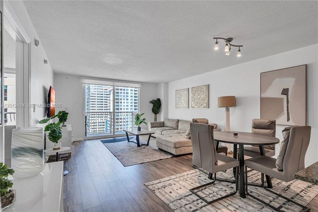 1200 Brickell Bay Dr 2304, Miami, FL 33131