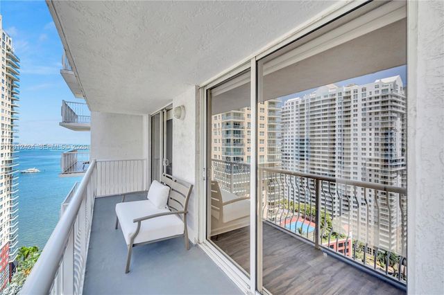 1200 Brickell Bay Dr 2304, Miami, FL 33131