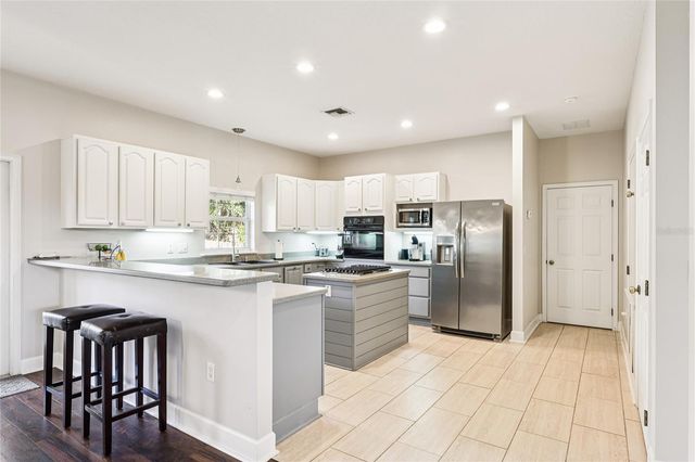 2115 OAK LEAF CIRCLE, Mount Dora, FL 32757