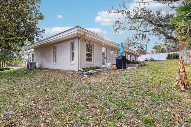 2115 OAK LEAF CIRCLE, Mount Dora, FL 32757