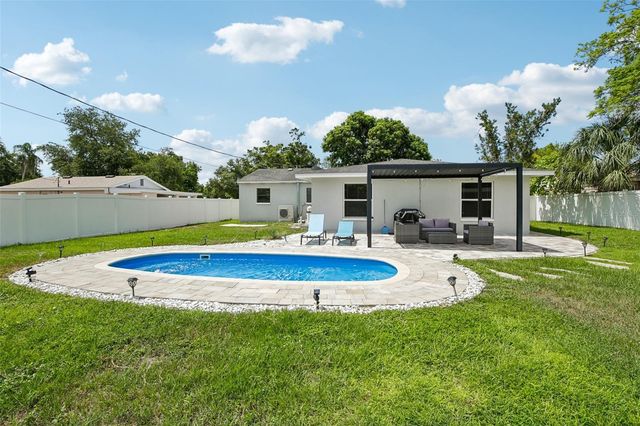 2214 23RD AVENUE W, Bradenton, FL 34205