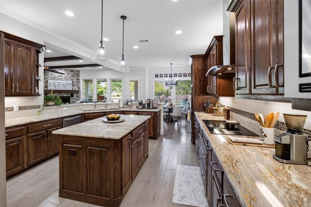 1100 Stone Ridge Lane, Desoto, TX 75115