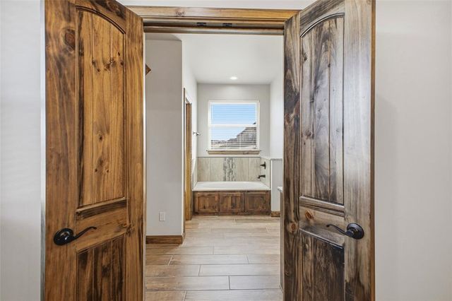 981 County Street 2984, Blanchard, OK 73010