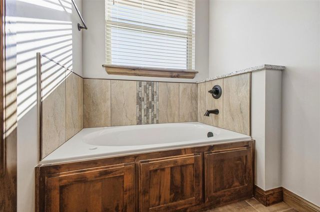 981 County Street 2984, Blanchard, OK 73010