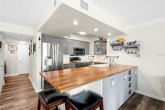 2400 FEATHER SOUND DRIVE 1428, Clearwater, FL 33762