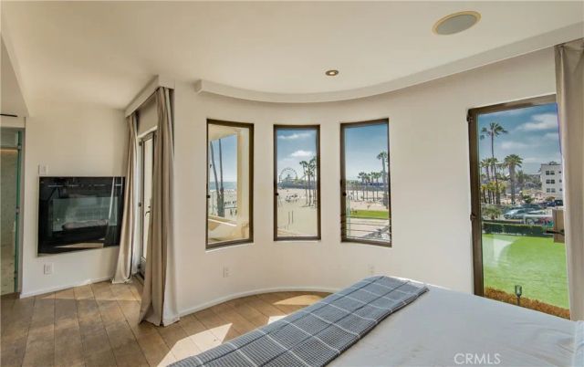 11 Marine Terrace 3, Santa Monica, CA 90401