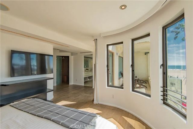 11 Marine Terrace 3, Santa Monica, CA 90401