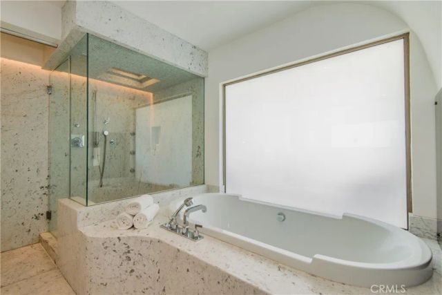 11 Marine Terrace 3, Santa Monica, CA 90401