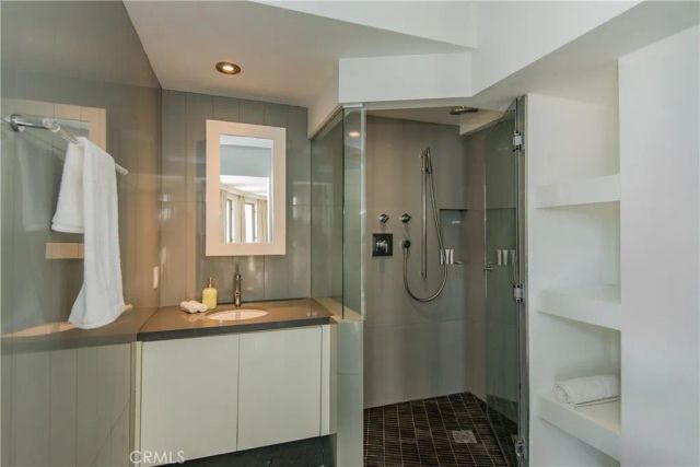 11 Marine Terrace 3, Santa Monica, CA 90401