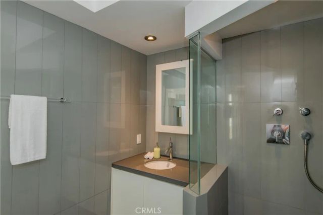 11 Marine Terrace 3, Santa Monica, CA 90401