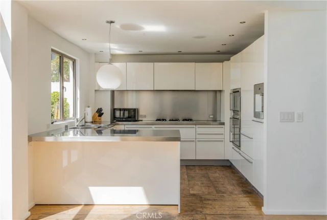 11 Marine Terrace 3, Santa Monica, CA 90401