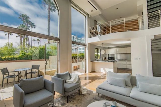 11 Marine Terrace 3, Santa Monica, CA 90401