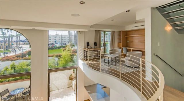 11 Marine Terrace 3, Santa Monica, CA 90401