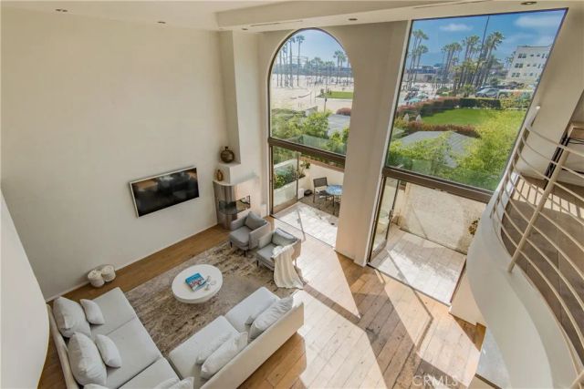 11 Marine Terrace 3, Santa Monica, CA 90401