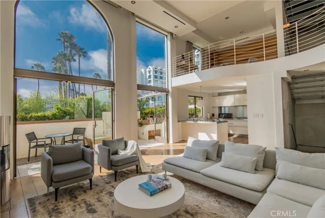 11 Marine Terrace 3, Santa Monica, CA 90401