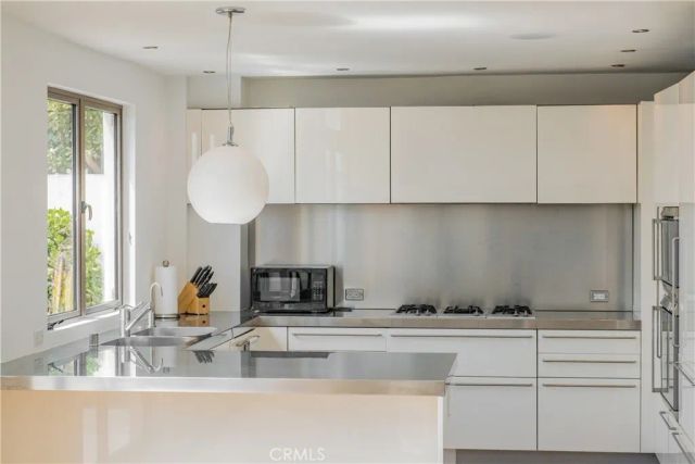 11 Marine Terrace 3, Santa Monica, CA 90401